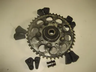 3. HONDA CBR 1000 F SC21 KETTENRADTRÄGER MIT RUCKDÄMPFER ANTRIEBSGUMMI GUMMI - Bild 3