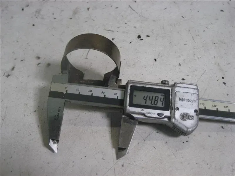 1. CAGIVA 600 W16 2G AUSPUFFSCHELLE AUSPUFF SCHELLE HALTER 44 mm - Bild 1