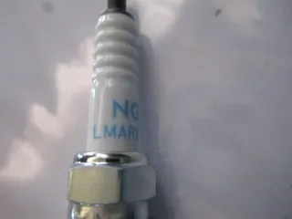 R1897 Suzuki DL 1000 V-Strom Zündkerzen 09482-00635 LMAR8BI-9 Motor - Bild 5