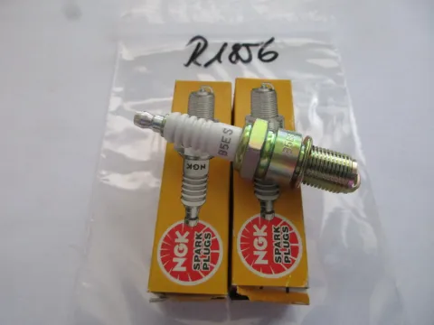 Background image for R1856 NGK B5ES Honda Kawasaki Yamaha 6410 Zündkerzen Ø 14 mm Motor