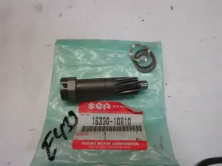 E439. Suzuki CP 50 CH Ölpumpenwelle Welle 16330-10810 Ölpumpe Schmierstoffpumpe - Bild 1