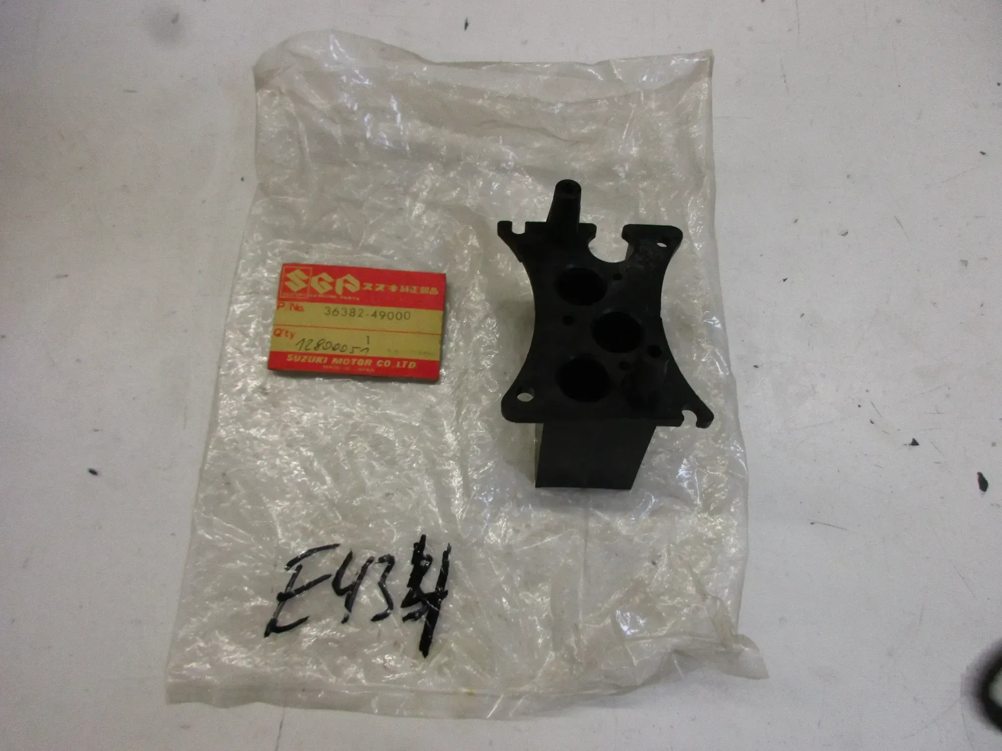 E434. Suzuki GS 1000 E Sockel Instrument 36382-49000 Beleuchtung Tacho Cockpit - Bild 1