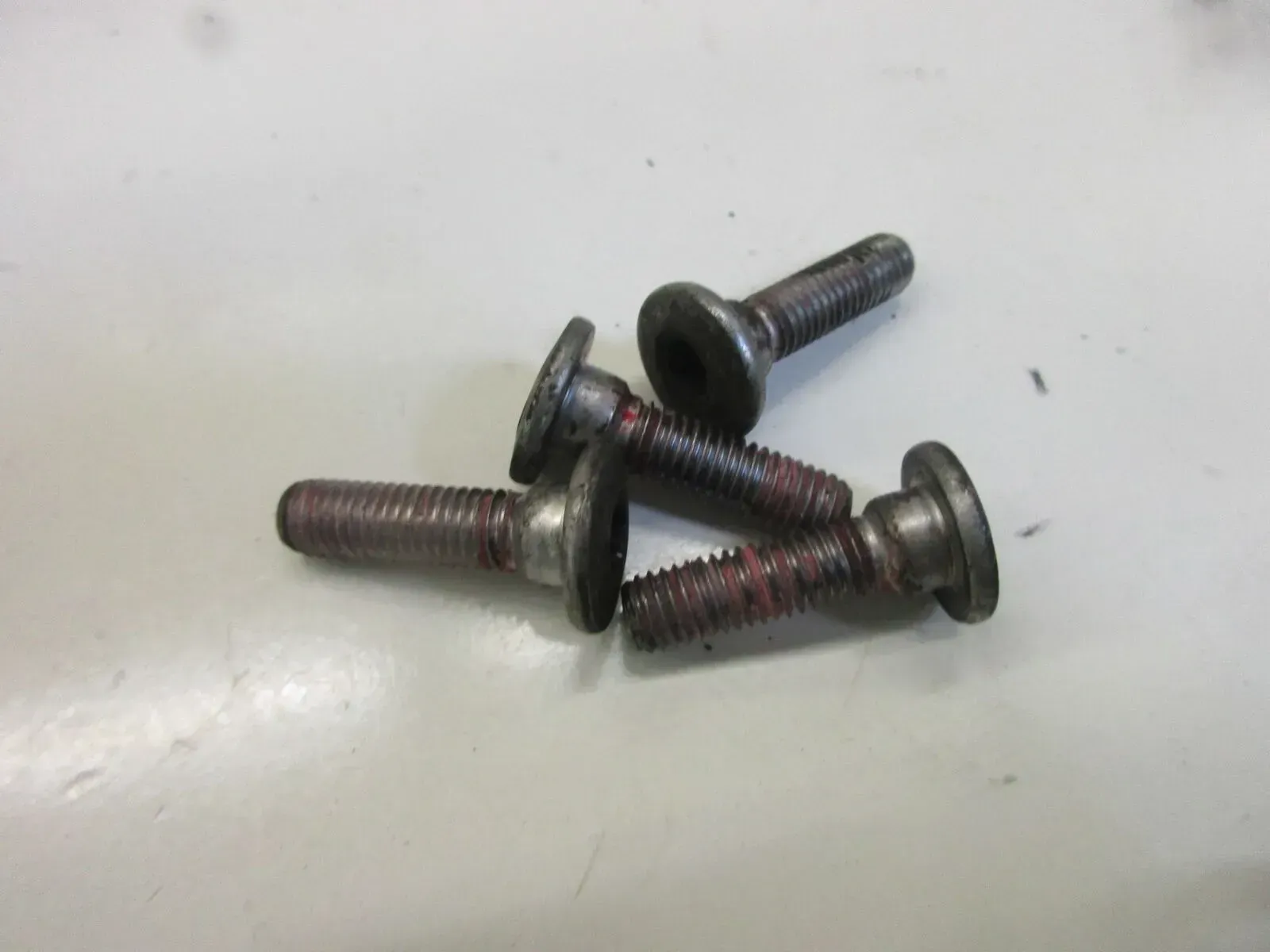 Kawasaki ZX-10R ZXT00C Schraube Bremsscheibe hinten M 8 x 34 mm Bolzen Bolt - Bild 1