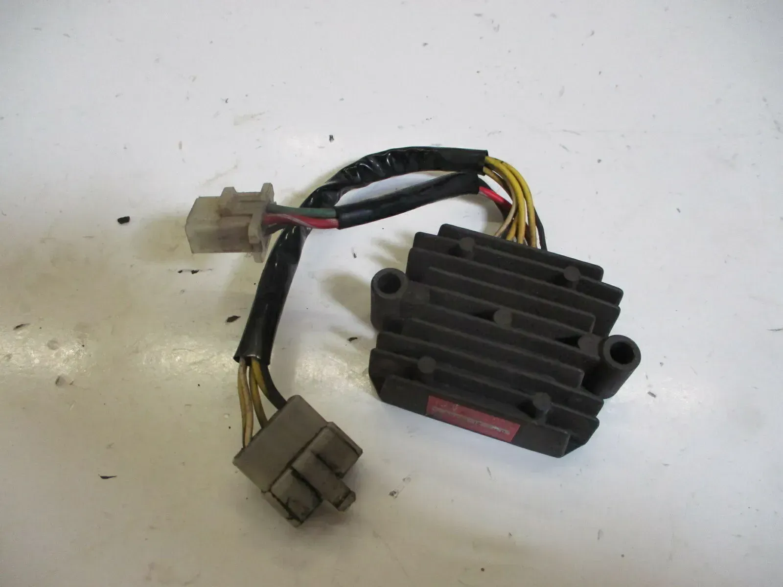 6. Honda CB 900 F_F2 Bol d`Or SC 01 Spannungsregler SH236-12 Lichtmaschine Regle - Bild 1