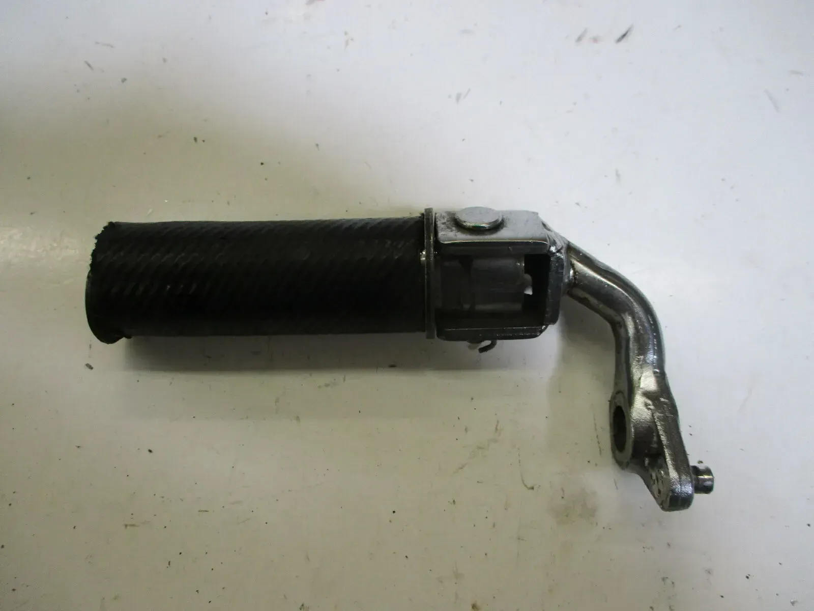 Honda CB 650 C_SC RC 08 Fußrastenhalter vorne links Fußraste foot rest front lef - Bild 1