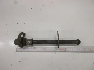 1. Suzuki DR 600 R SN 41 A Steckachse hinten (2) Achse Hinterrad Kettenspanner - Bild 3
