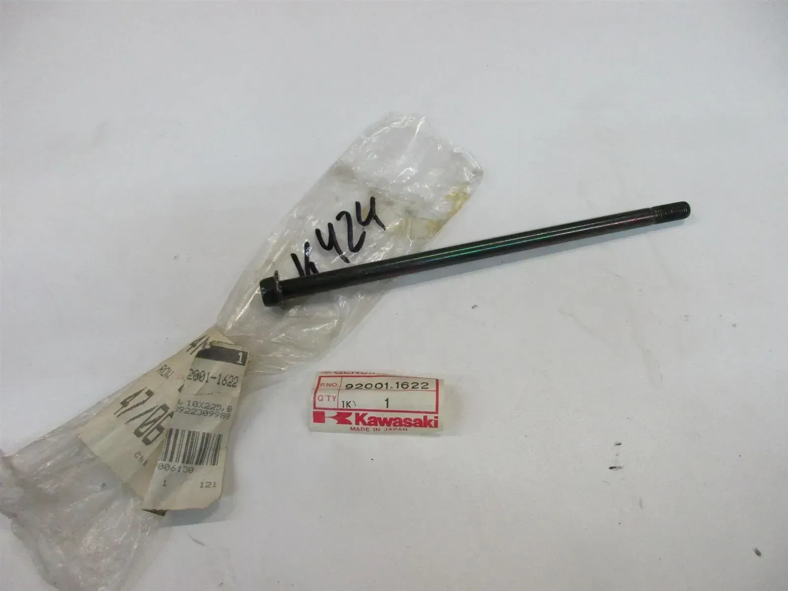 K424 Kawasaki ZZR 1200 Schraube Motor Motorhalter Motorschraube bolt 92001-1622 - Bild 1