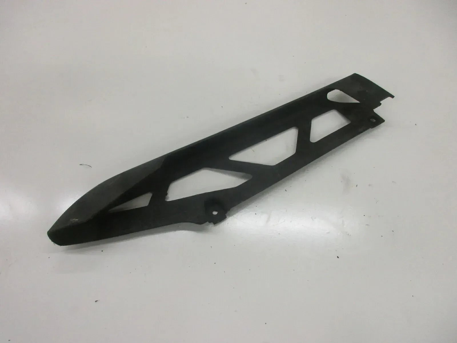 10. Kawasaki GPZ 600 R ZX600A Kettenschutz Kette Schutz Verkleidung Rahmen - Bild 1