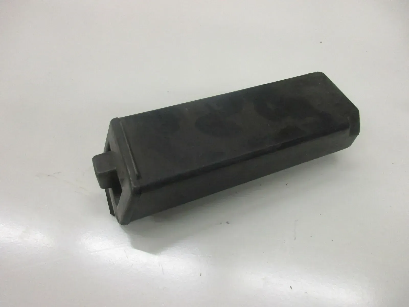 10. Kawasaki GPZ 600 R ZX600A Werkzeugfach klein Staufach Werkzeugbox Verkleidun - Bild 1