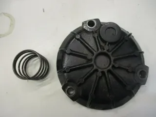 12. Suzuki GS 500 E GM51B Ölfilterdeckel mit Feder Motordeckel unten Öldeckel - Bild 2
