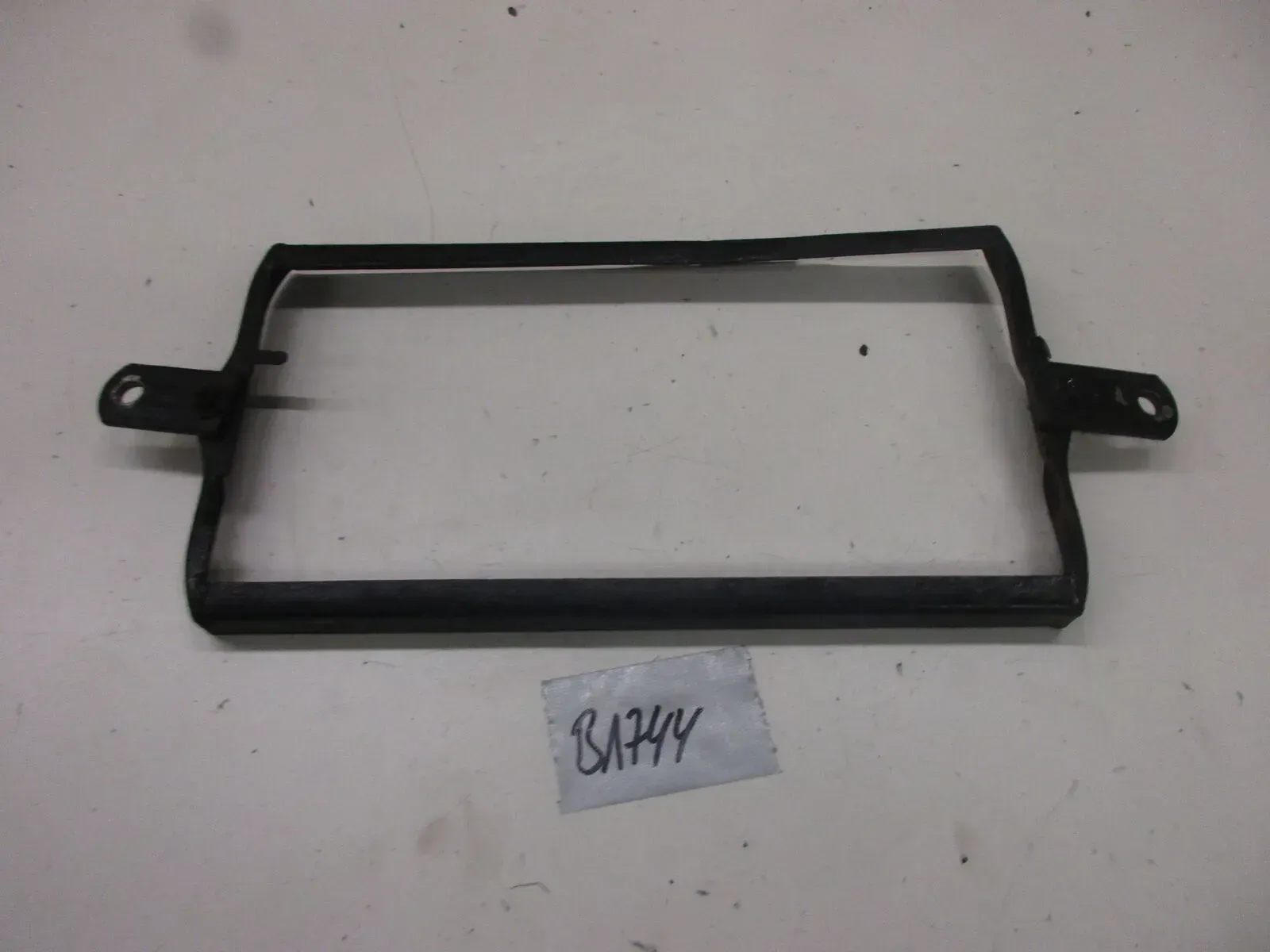 B1744 BMW Batteriehalter Batterierträger Verkleidung 1301332028 Rahmen - Bild 1