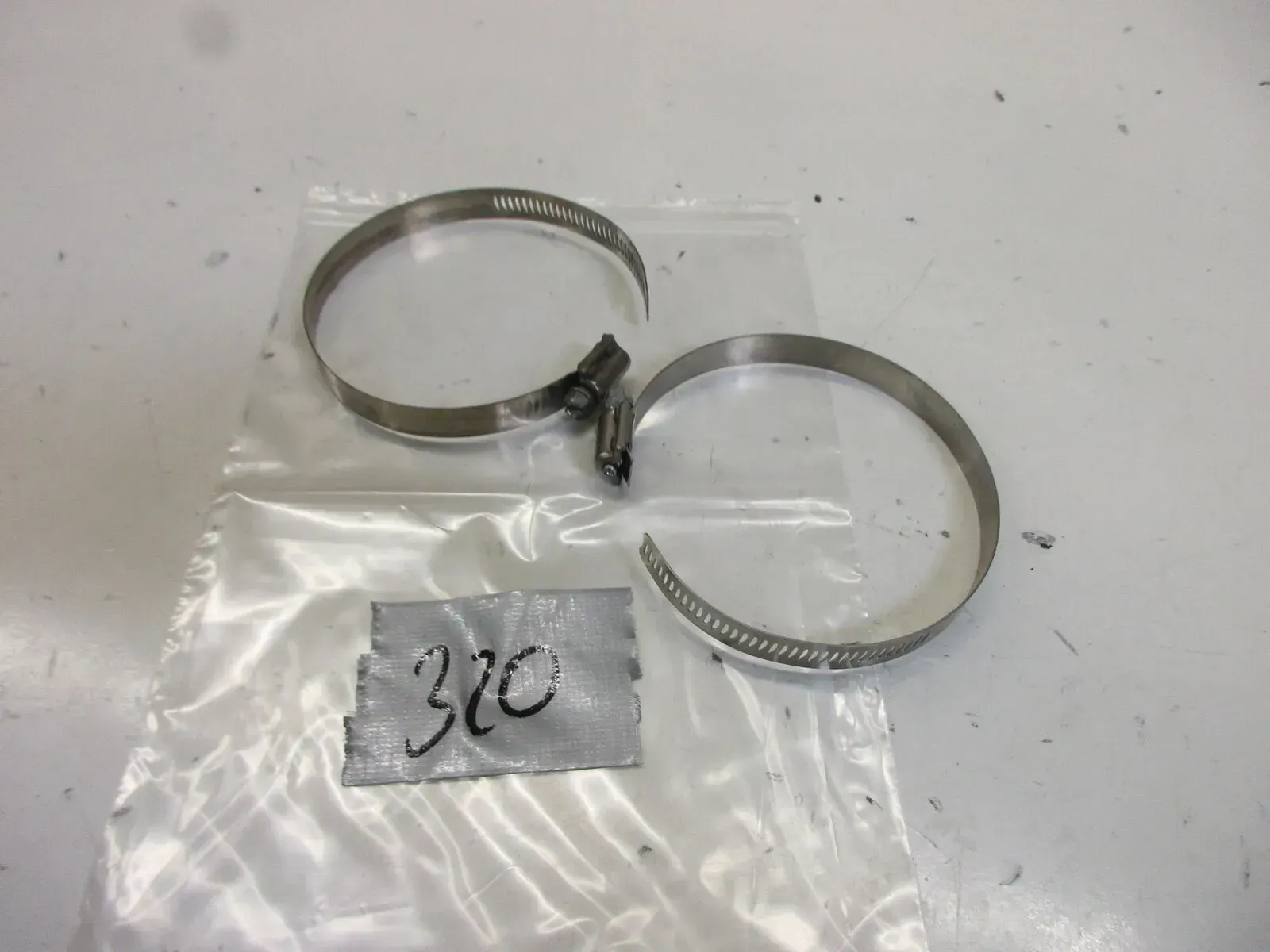 Auspuffschelle Hitzeschild Rohrschelle 320. Harley Davidson Halter Befestigung - Bild 1