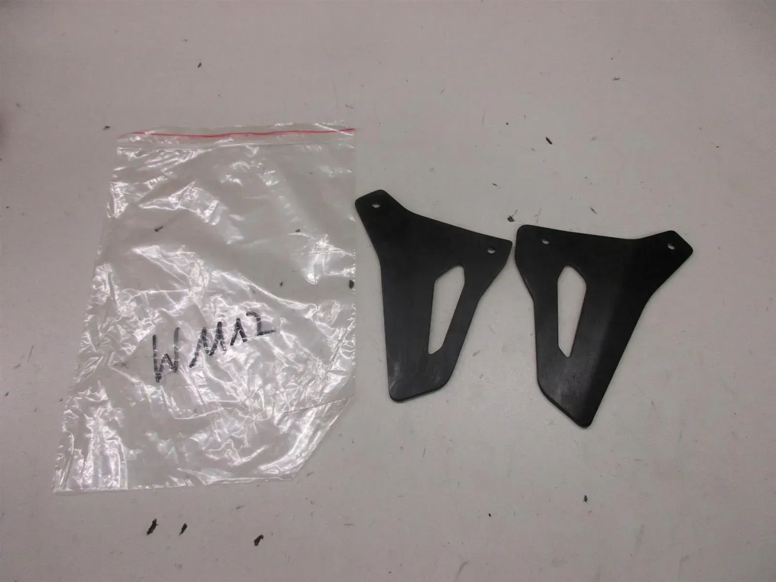 W1112. Ducati Monster Panigale Verkleidung rechts links Blende Halter Abdeckung - Bild 1