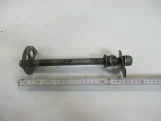 Honda XL 250 R MD11 Steckachse hinten komplett Achse Hinterrad Axle Felge - Bild 1