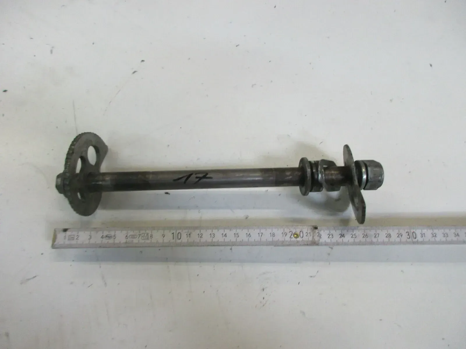Honda XL 250 R MD11 Steckachse hinten komplett Achse Hinterrad Axle Felge - Bild 1