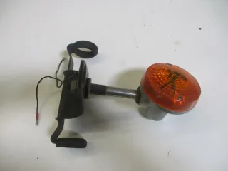 3. Suzuki GS 550 E Blinker rechts vorne mit Blinkerhalter Träger - Bild 2