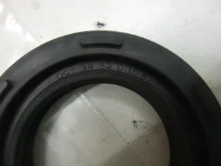 E680. Suzuki RGV 250 Simmerring Dichtung 09289-38006 Kurbelwelle 38x62x10,5 Öldichtung - Bild 4