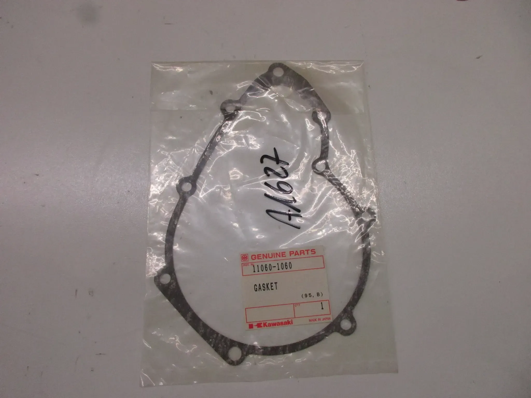 A1627 Kawasaki GPZ 305 EX305 Lichtmaschinendeckeldichtung Motor 11060-1060 Original seal - Bild 1