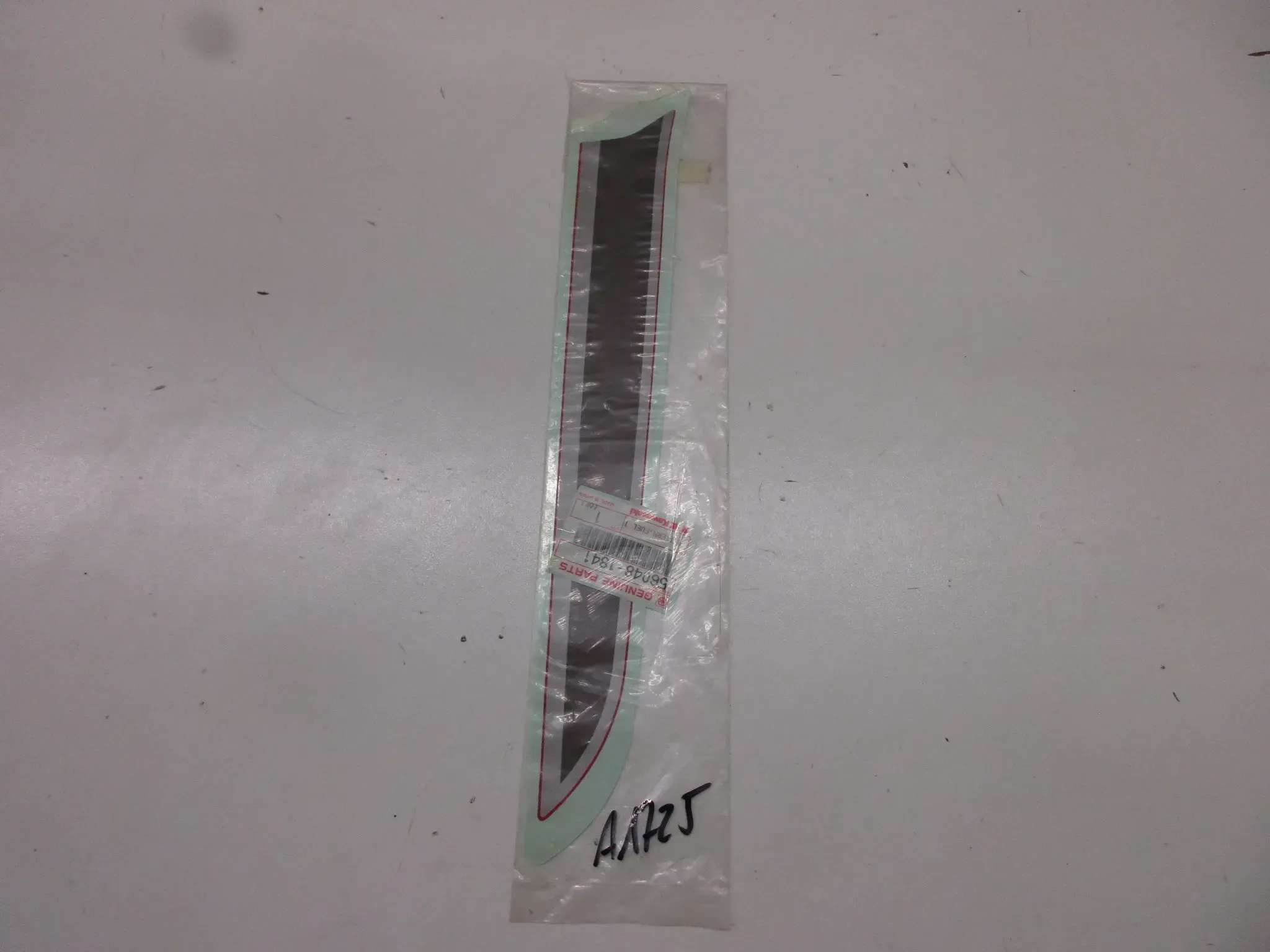 A1725 Kawasaki GPX 600 R Aufkleber Verkleidung Emblem 56048-1841 Dekor Original - Bild 1