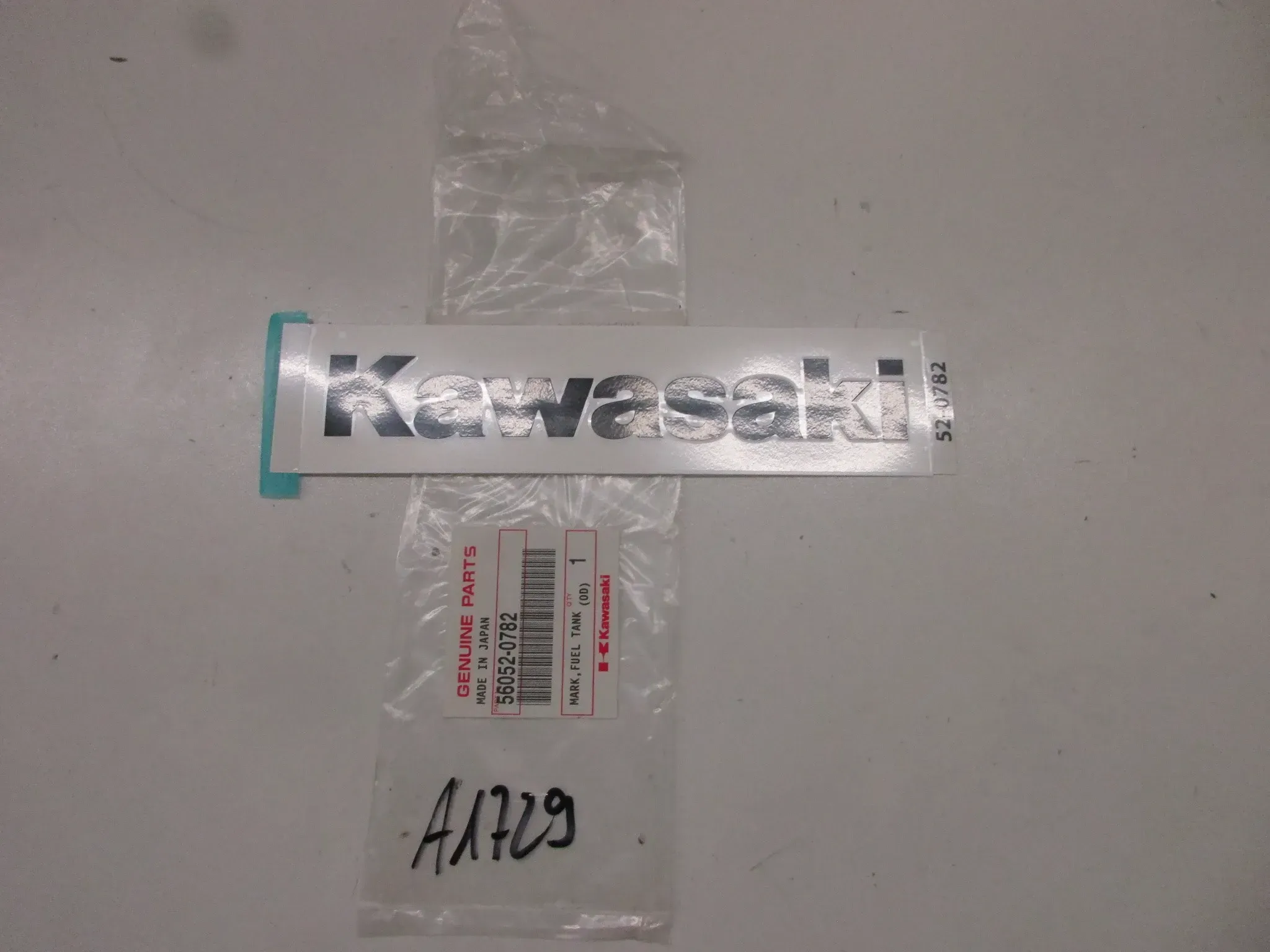 A1729 Kawasaki ER-6F EX650C Aufkleber Verkleidung Emblem 56052-0782 Dekor Original - Bild 1