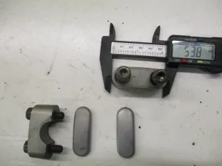 1. Yamaha TDR 125 5AN Bj97 Lenkerklemme links rechts Bolzen - Bild 1