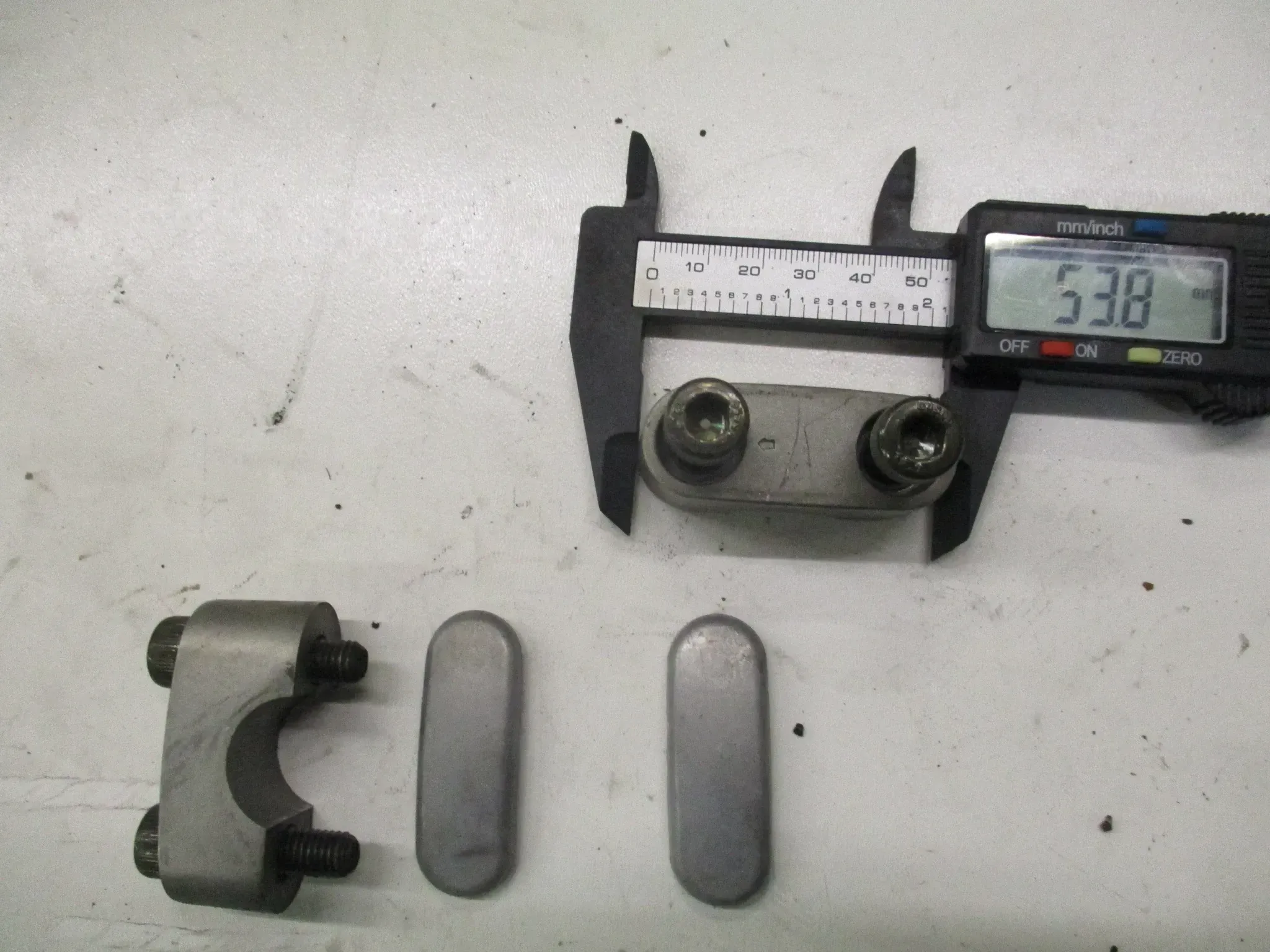 1. Yamaha TDR 125 5AN Bj97 Lenkerklemme links rechts Bolzen - Bild 1