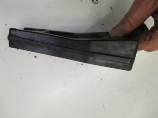 1. Yamaha TDR 125 5AN Bj97 Kettenschleifer Schutz Schwinge - Bild 2