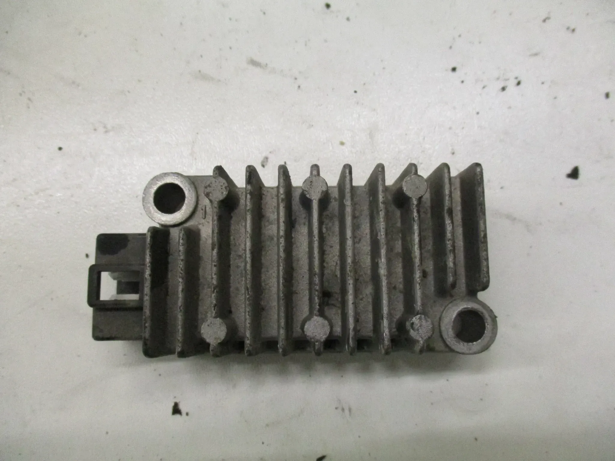 1. Yamaha TDR 125 5AN Bj97 Spannungsregler Lichtmaschine SH629A-12 - Bild 1