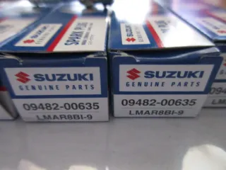R1897 Suzuki DL 1000 V-Strom Zündkerzen 09482-00635 LMAR8BI-9 Motor - Bild 6