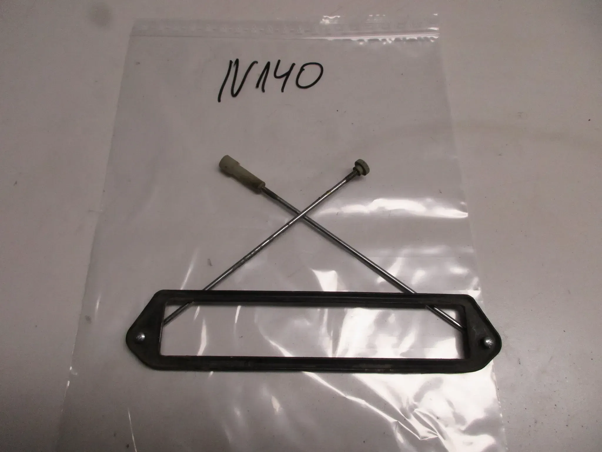 N140 BMW R 100 R 80 Halter Blende Batteriekasten Rahmen - Bild 1