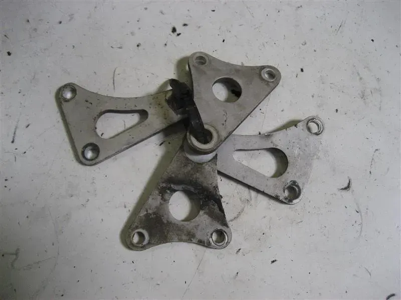 CAGIVA 500 T4R 350 MOTORHALTER DREIECKE HALTER MOTOR - Bild 1