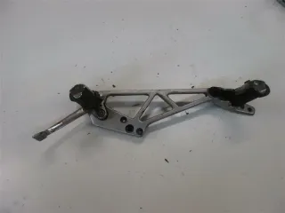 HONDA VF 750 F RC15 FUßRASTENHALTER LINKS VORNE MIT FUßRASTE BREMSPEDAL HALTER - Bild 2