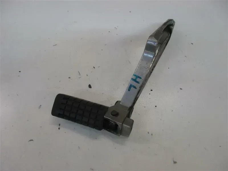 HONDA VF 750 S RC07 FUßRASTENHALTER MIT FUSSRASTE HINTEN LINKS SOZIUSRASTE - Bild 1