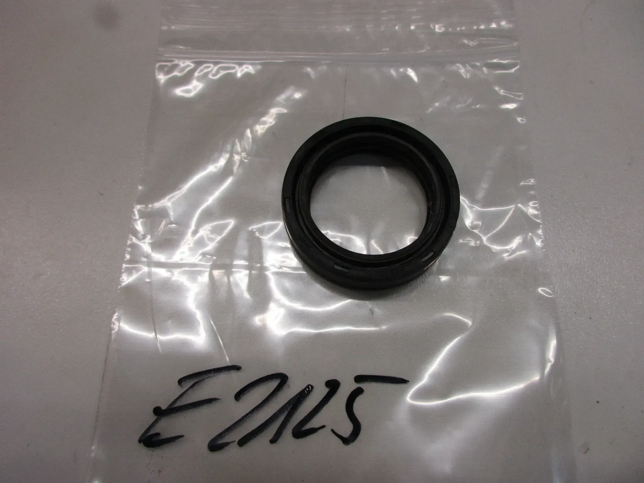 E2125 Suzuki Dichtung Simmerring AR2050F Motor 35-60 Wellendichtring seal - Bild 1