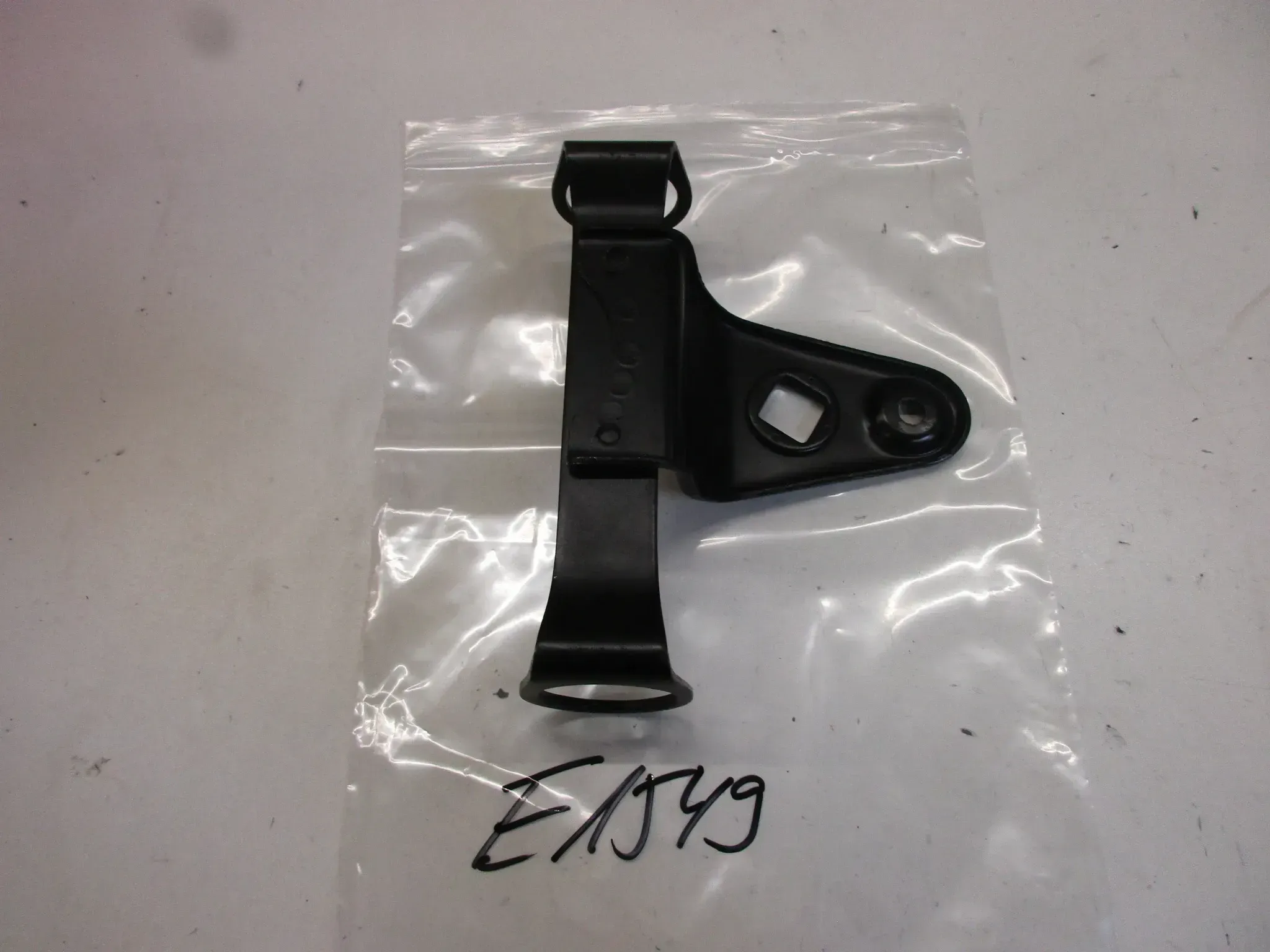 E1549. Suzuki GS 1000 Lampenhalter 51540-49000-291 vorne links Scheinwerferhalter - Bild 1