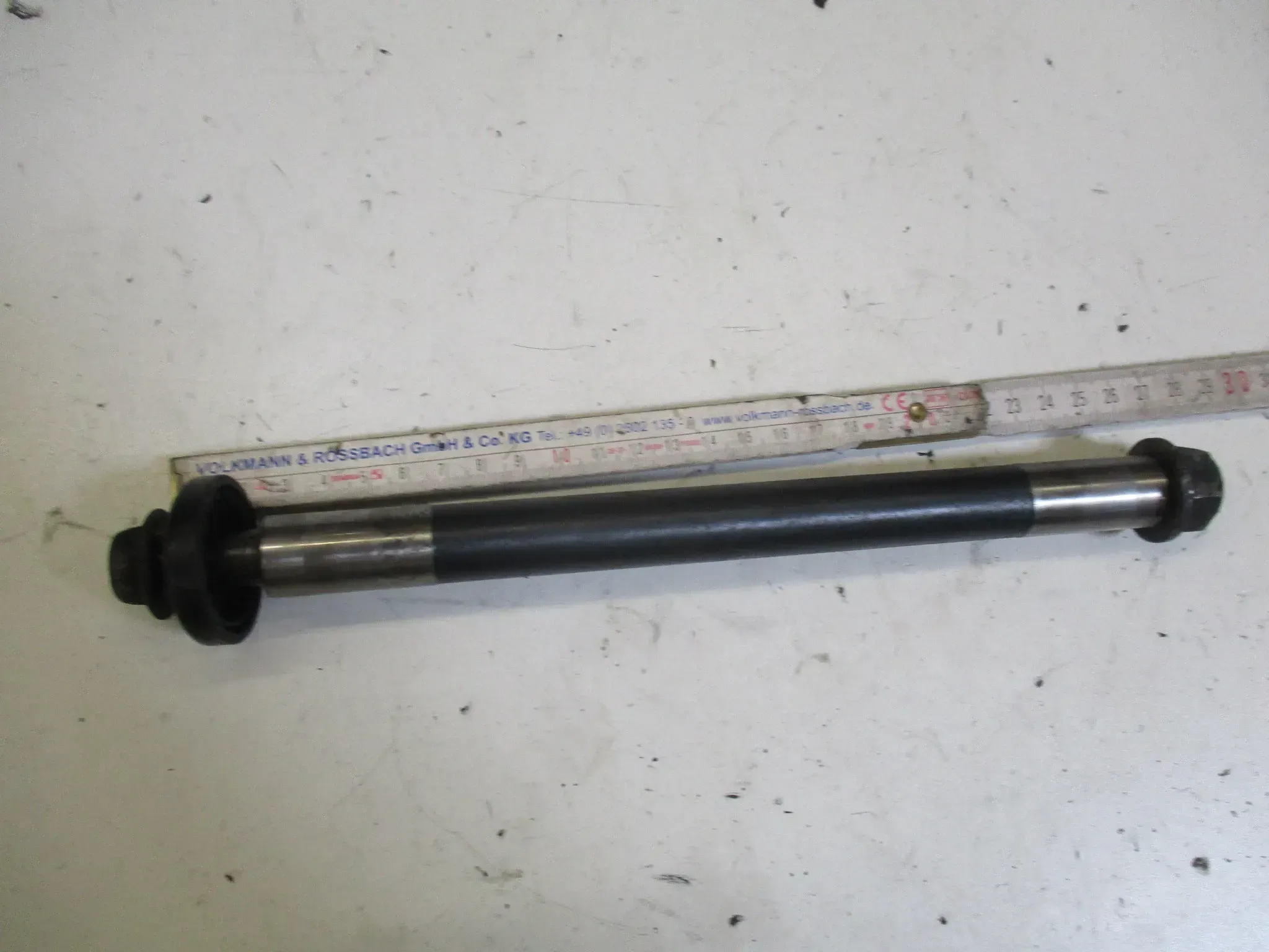 2. Honda FT 500 PC07 Flat Track Schwingenachse 14 mm mit Lagerhülse 20 mm Achse - Bild 1