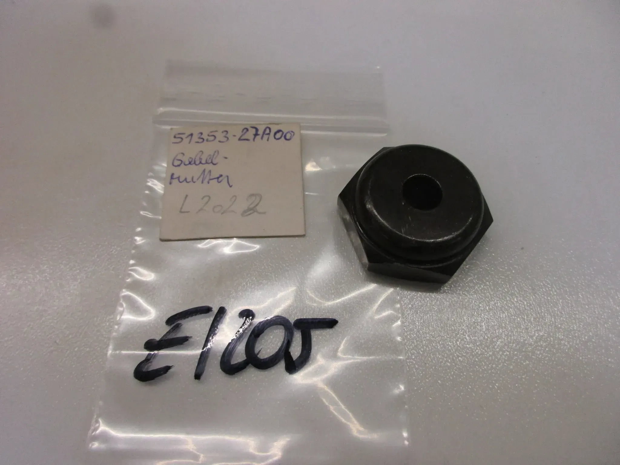 E1205 Suzuki GSX-R 750_1100 Schraube Mutter 51353-27A00 Gabel Gabelbrücke Lenkkopf fork - Bild 1