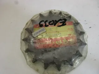 E1039. Suzuki GT 380 Ritzel Zahnrad 27511-34000 Motor vorne 16 Z sprocket - Bild 2