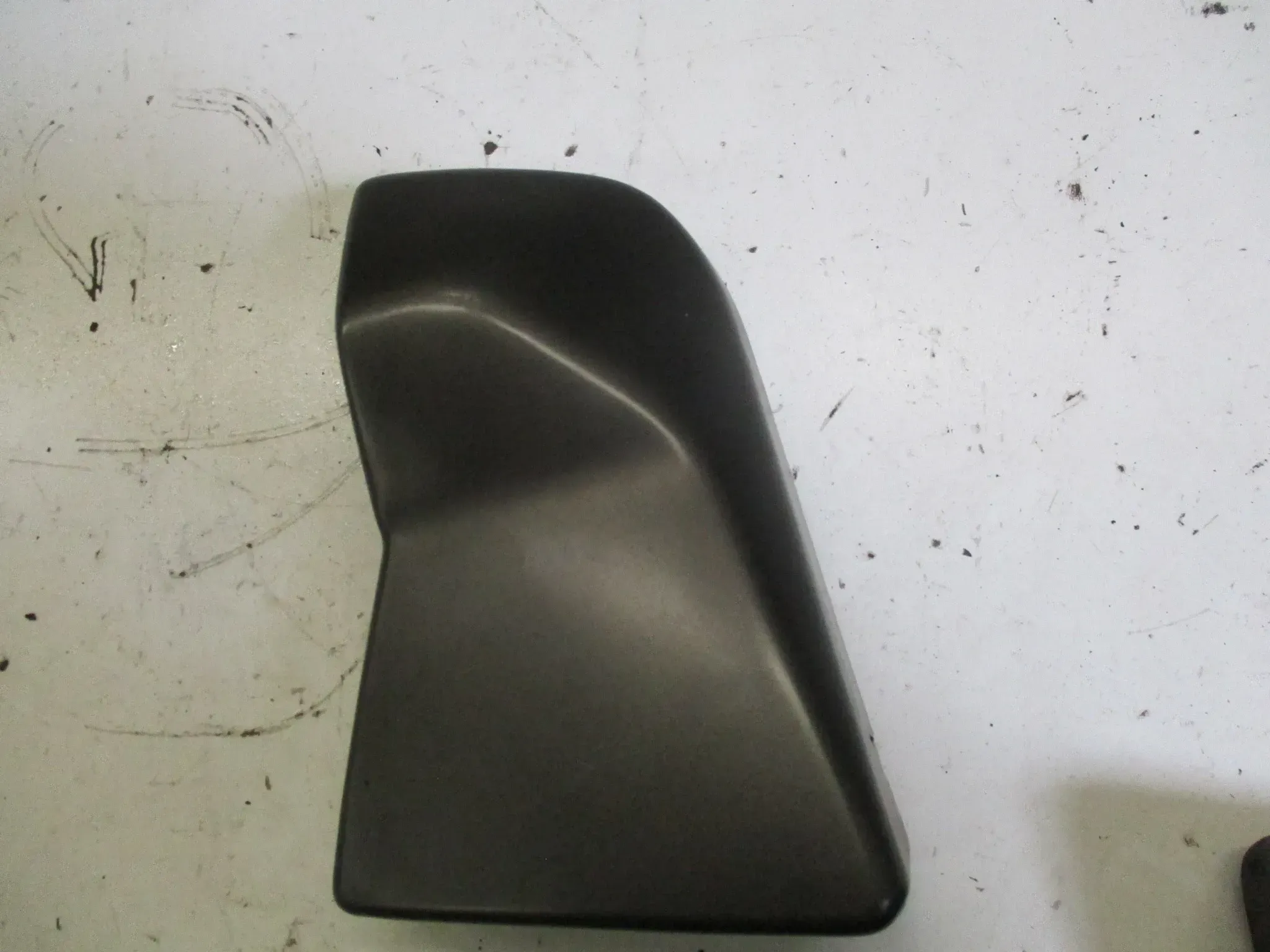 Kawasaki ZRX 1100 ZRT 10 C Verkleidung links Luftfilterkasten Seite Sitzbank unten - Bild 1