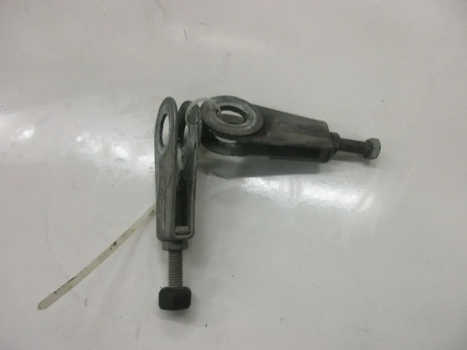 3. Kawasaki GPZ 305 EX305A BD Kettenspanner Riemenspanner Antrieb - Bild 1