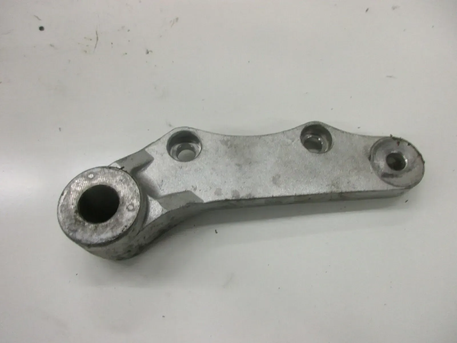 10. Kawasaki GPZ 600 R ZX600A Bremssattelhalter hinten Ankerplatte Bremsange - Bild 1
