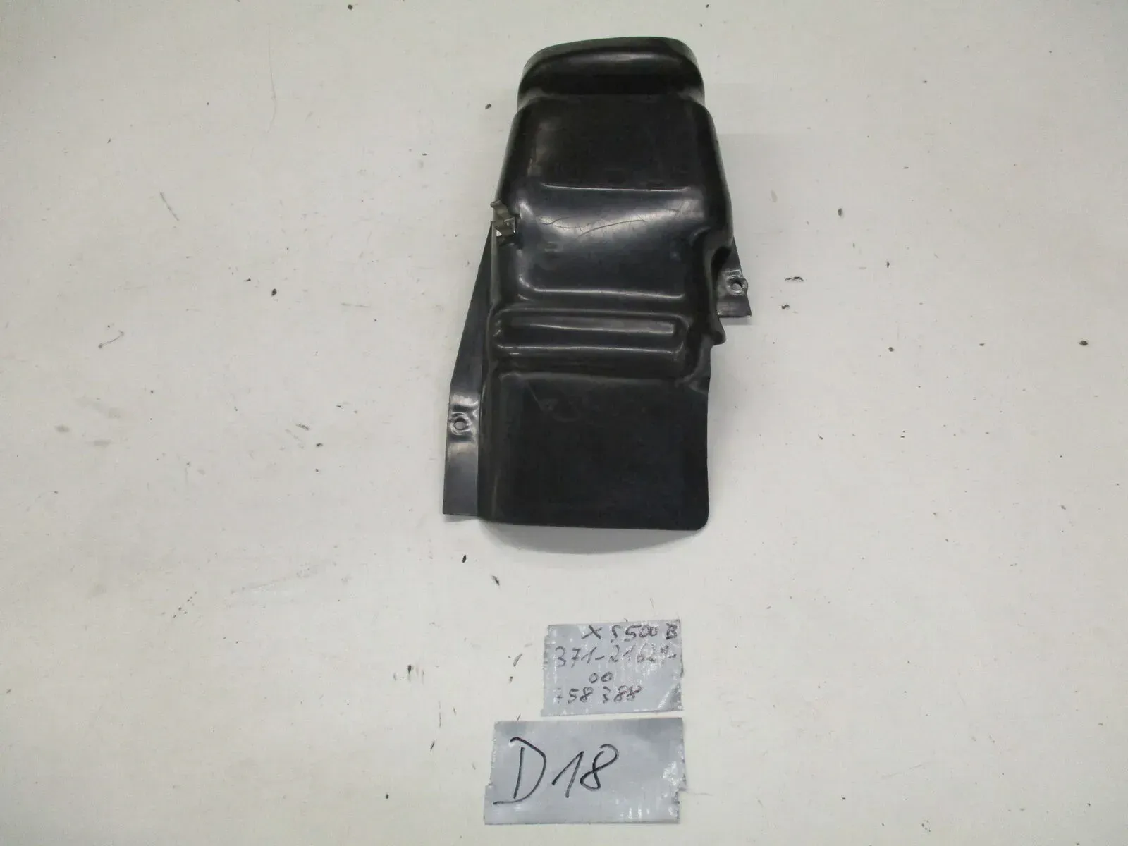 Verkleidung 371-21629-00 Radlauf D18 Yamaha XS_TX 500  hinten unten innen Spritz - Bild 1