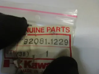 K254 Kawasaki GPZ 550_750 Feder Bremssattel vorne Bremsbelag Klammer 92081-1229 - Bild 4