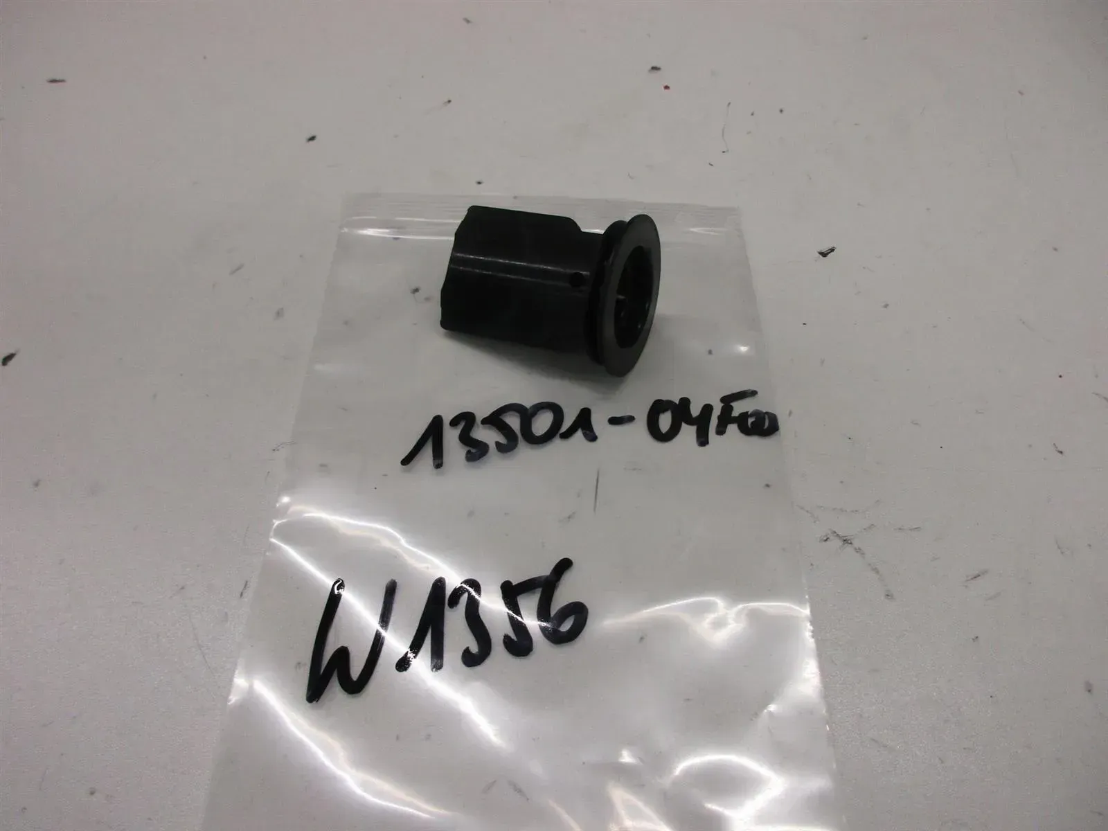 W1356. Suzuki XF 650 Freewind Gasschieber Vergasermembrane Vergaser 13501-04F00 - Bild 1