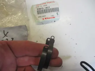 Schellen X1022 Kawasaki KL 650 Ansaugstutzen 92072-1077 Gabel Gummi Vergaser Hal - Bild 3