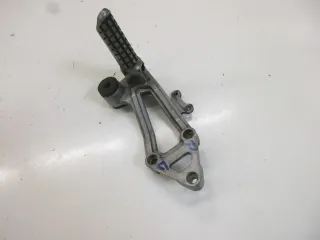 1. Kawasaki GPX 750 R ZX 750 F Fußrastenhalter mit Fußraste hinten rechts Sozius - Bild 3