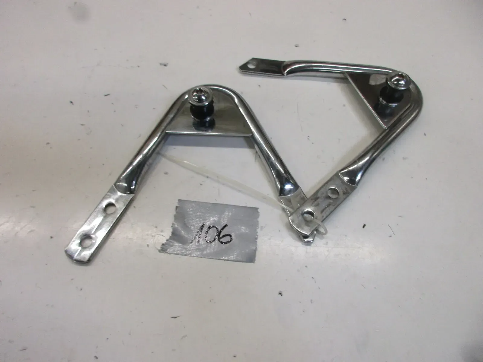 Halter rechts links Träger 106. Harley Davidson Rahmen Gepäckhalter Befestigung - Bild 1