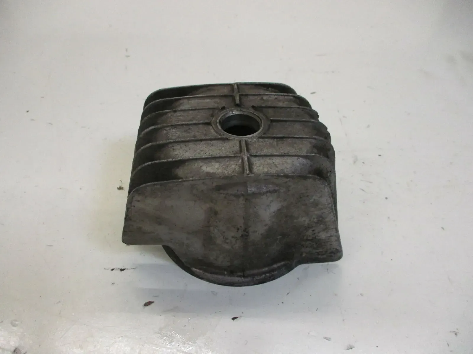 5. Honda CB 900 F_F2 Bol d`Or SC 01 Ölfiltergehäuse Ölfilterdeckel Motordeckel u - Bild 1