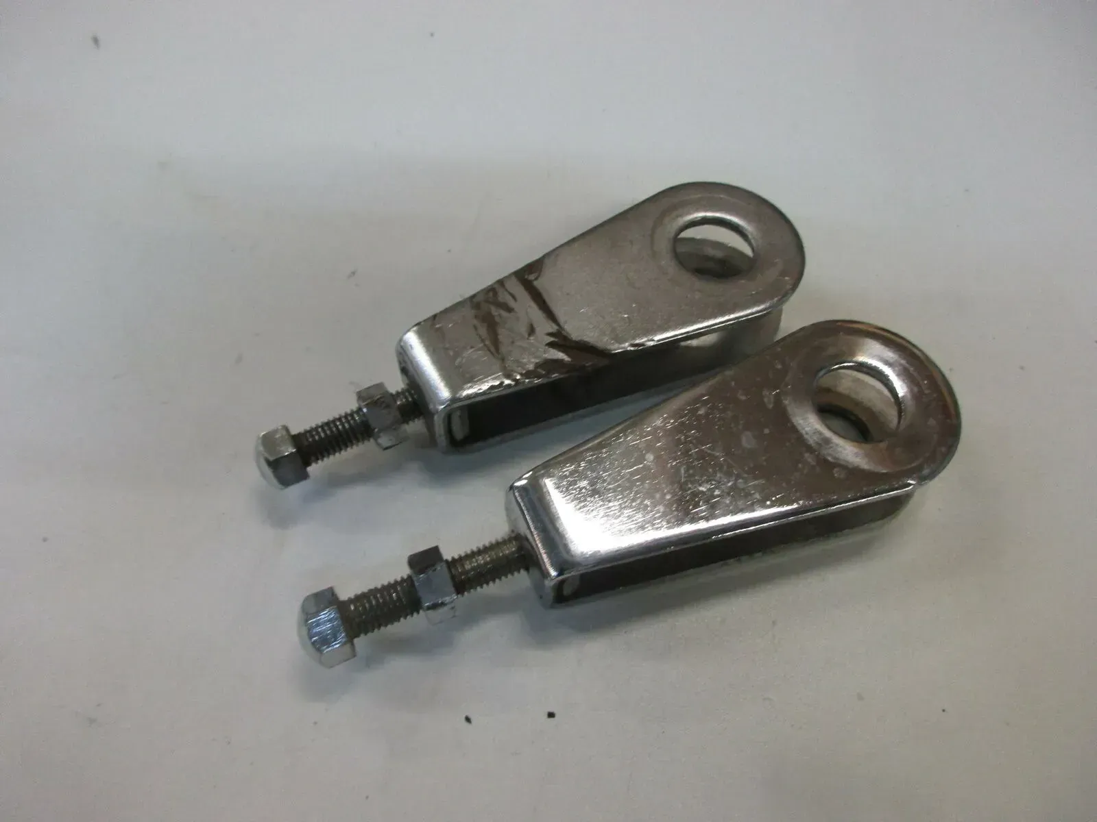 O1. Suzuki GSX 400 E GK 53 C Kettenspanner rechts links Kette Spanner Antrieb - Bild 1
