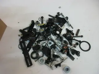 O2. Suzuki GSX 600 F GN72B Schraubensatz Kleinteile Halter Konvolut Rahmen - Bild 3